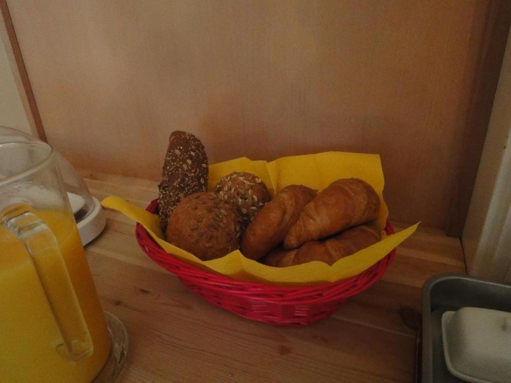 バーゼル 3 キャメレ Bed & Breakfast エクステリア 写真